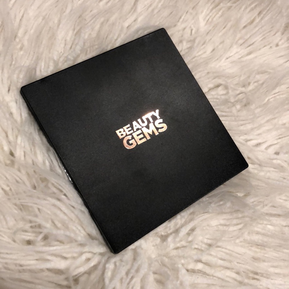 Eye shadow palette SOLD